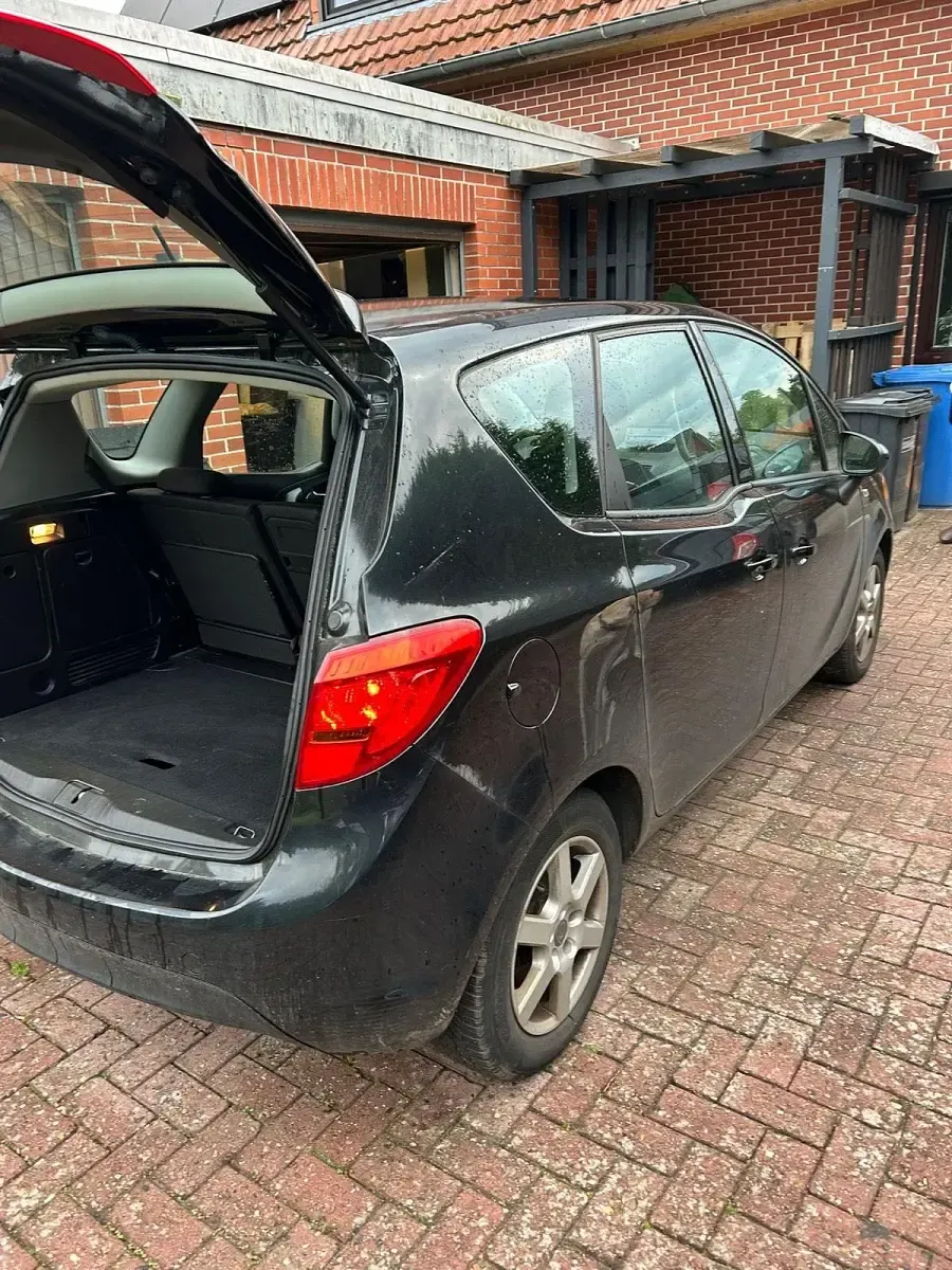 Gebraucht Opel Meriva 101 PS (74 kW) 2012 Schwarz Van / Kleinbus