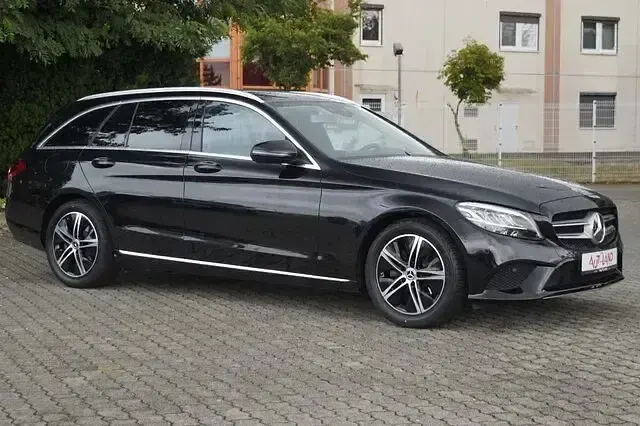 Gebraucht Mercedes C180 Avantgarde 156 PS (114 kW) 2020 Schwarz Kombi