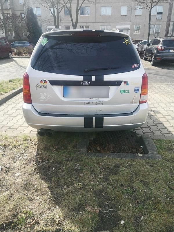 Second-hand Ford Focus 101 CP (74 kW) 2003 Argintiu Break