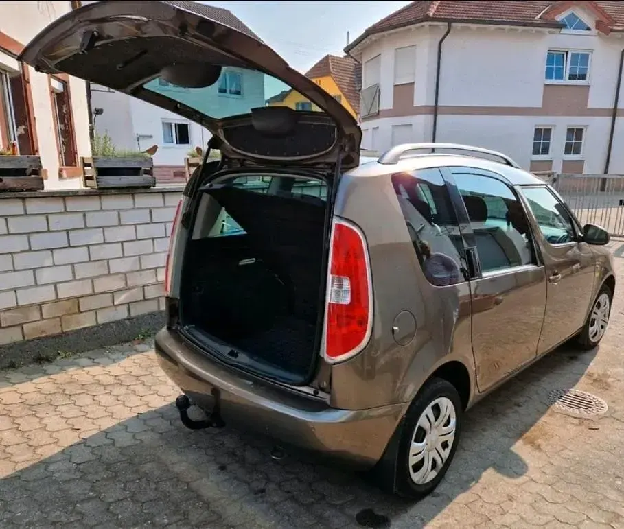 Gebraucht Skoda Roomster 105 PS (77 kW) 2014 Braun Van / Kleinbus