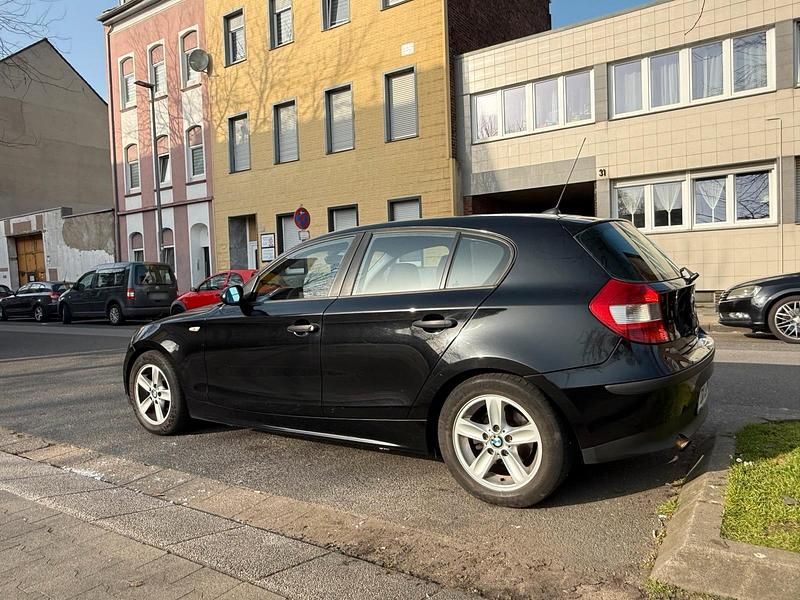 Gebraucht BMW 118 122 PS (89 kW) 2005 Schwarz Kleinwagen