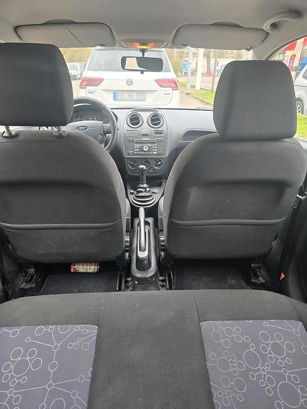 Gebraucht Ford Fiesta 69 PS (50 kW) 2005 Blau Kleinwagen