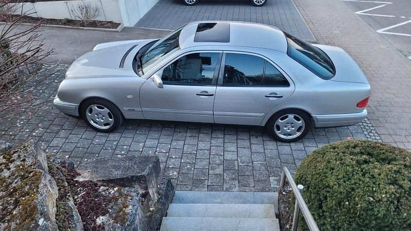 Gebraucht Mercedes E280 Avantgarde 193 PS (141 kW) 1996 Silber Limousine