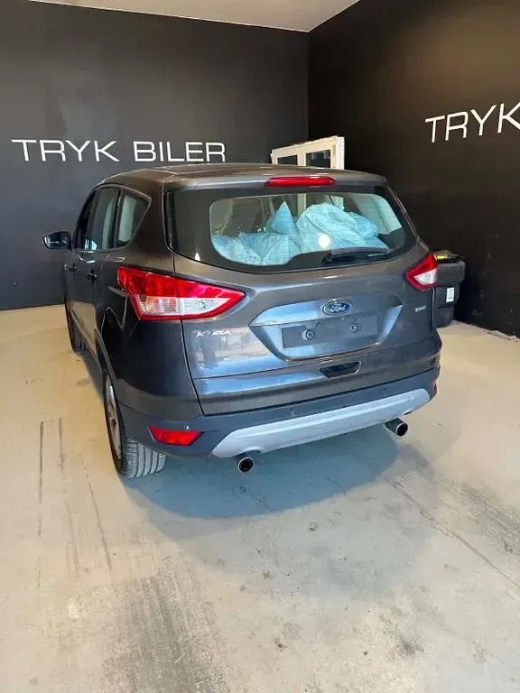 Gebraucht Ford Kuga Titanium 150 PS (110 kW) 2016 Grau SUV