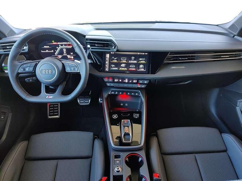 Second-hand Audi A3 S-Line 150 CP (110 kW) 2025 Gri Berlinǎ
