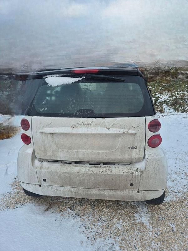 Weiß Gebraucht 2011 Smart ForTwo Coupé Coupé | 4.000 € (Guter Preis) - Bild 1/4