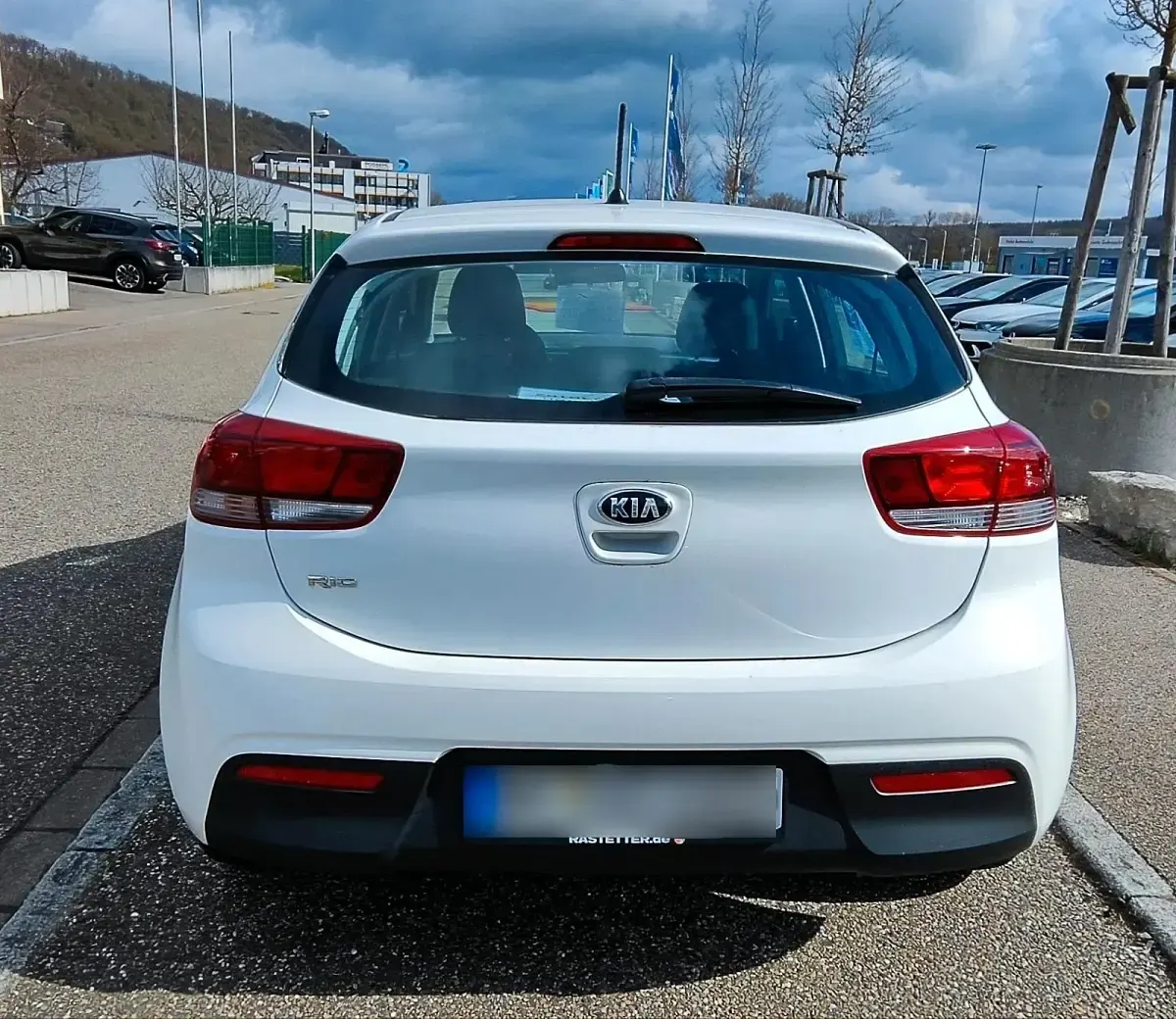 Gebraucht Kia Rio Edition 7 84 PS (61 kW) 2018 Weiß Kleinwagen