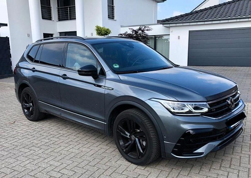 Grau Gebraucht 2024 VW Tiguan Allspace R-line SUV | 46.100 € (Teuer) - Bild 1/4