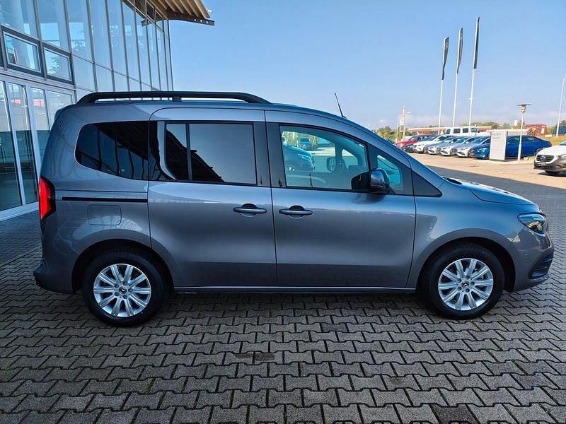 Gebraucht Mercedes T180 Progressive 116 PS (85 kW) 2024 Grau Van / Kleinbus