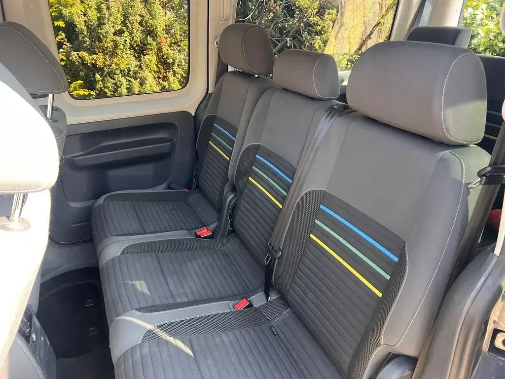 Second-hand VW Caddy 102 CP (75 kW) 2014 Albastru Monovolum