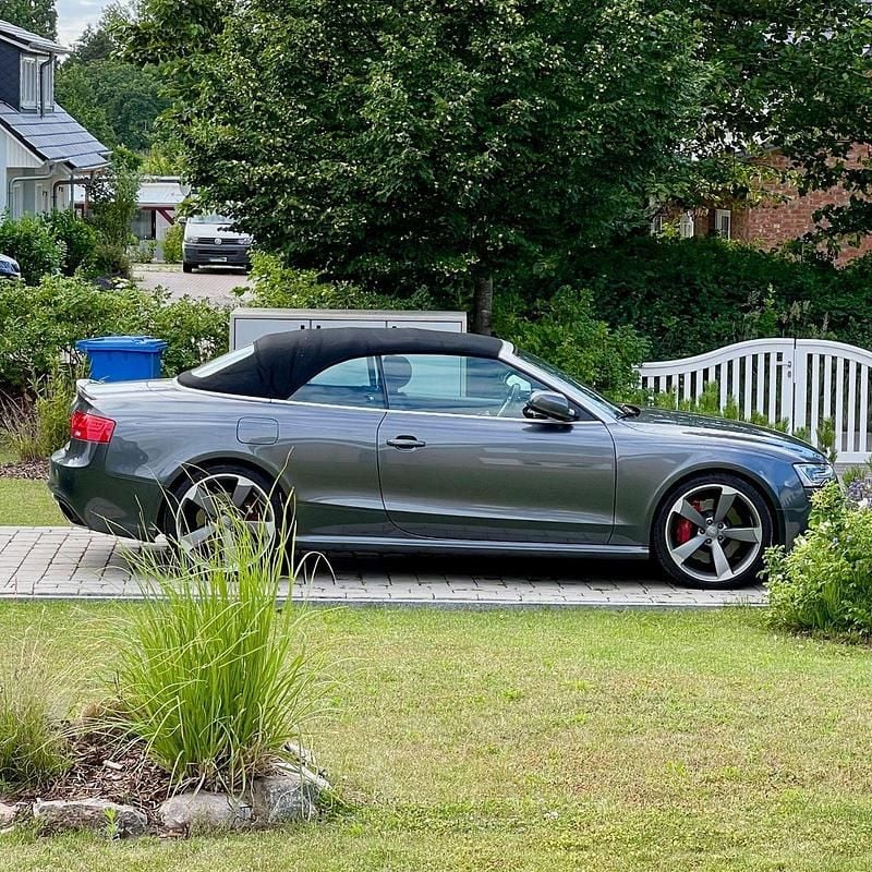 Grau Gebraucht 2015 Audi RS5 Ambiente Cabrio | 43.700 € (Fairer Preis) - Bild 1/4