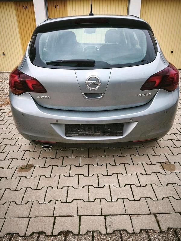 Silber Gebraucht 2011 Opel Astra Limousine | 4.200 € (Guter Preis) - Bild 1/4