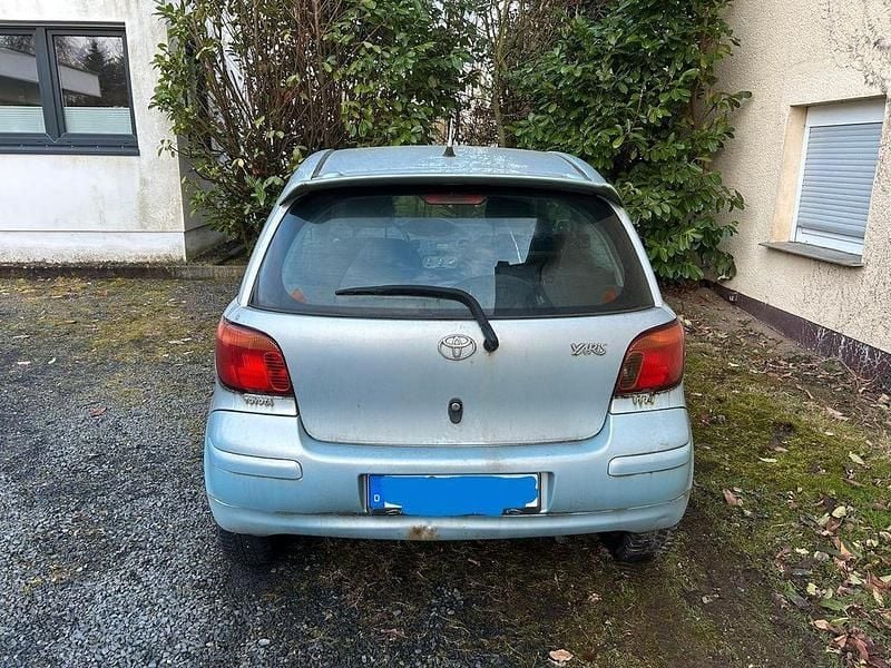 Blau Gebraucht 2005 Toyota Yaris Limousine | 650 € (Superpreis) - Bild 1/4