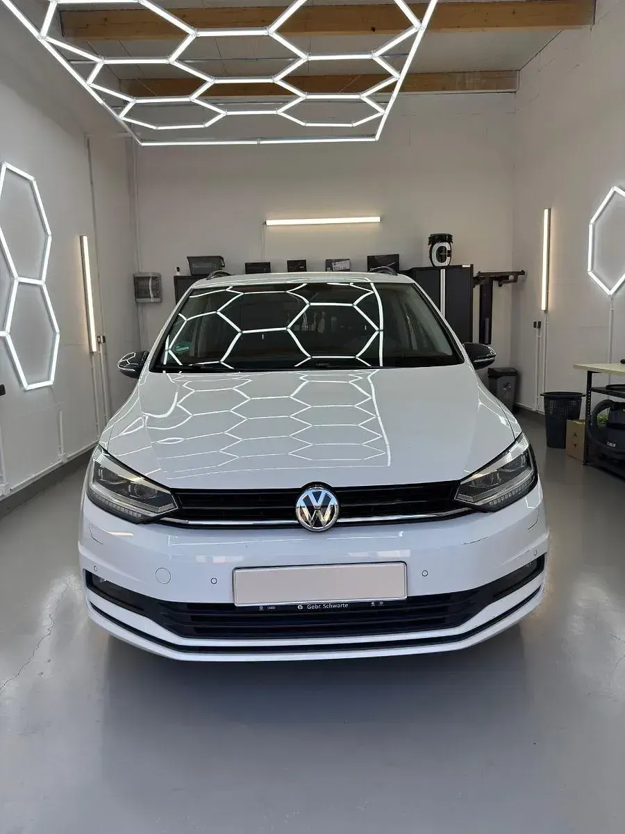 Gebraucht VW Touran Highline 150 PS (110 kW) 2019 Weiß Van / Kleinbus