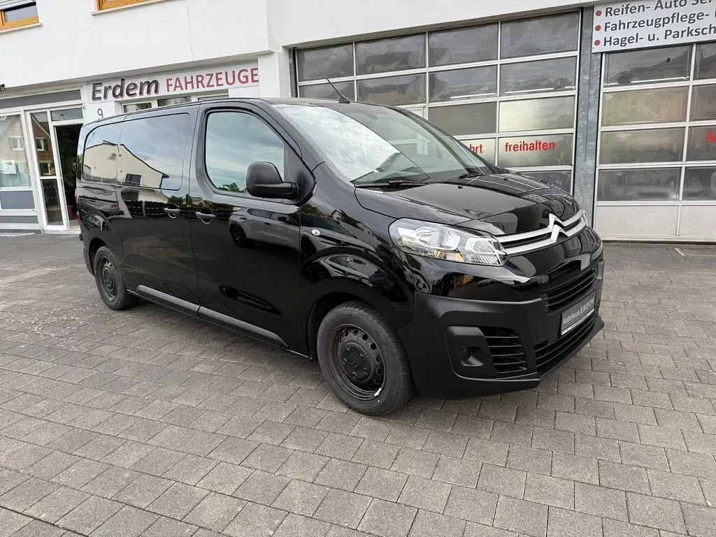 Usado Citroën Jumpy 120 HP (88 kW) 2023 Preto Monovolume