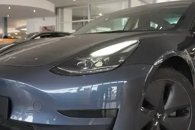 Gebraucht Tesla Model 3 Standard Range Plus 239 kW (325 PS) 2022 Grau metallic Limousine