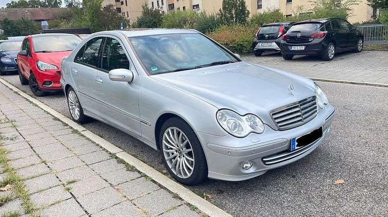 Gebraucht Mercedes C220 Elegance 150 PS (110 kW) 2006 Silber Limousine
