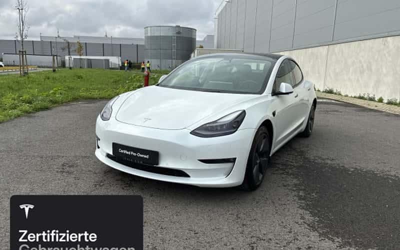 Weiß Gebraucht 2021 Tesla Model 3 Long Range RWD Limousine | 31.500 € (Teuer) - Bild 1/4