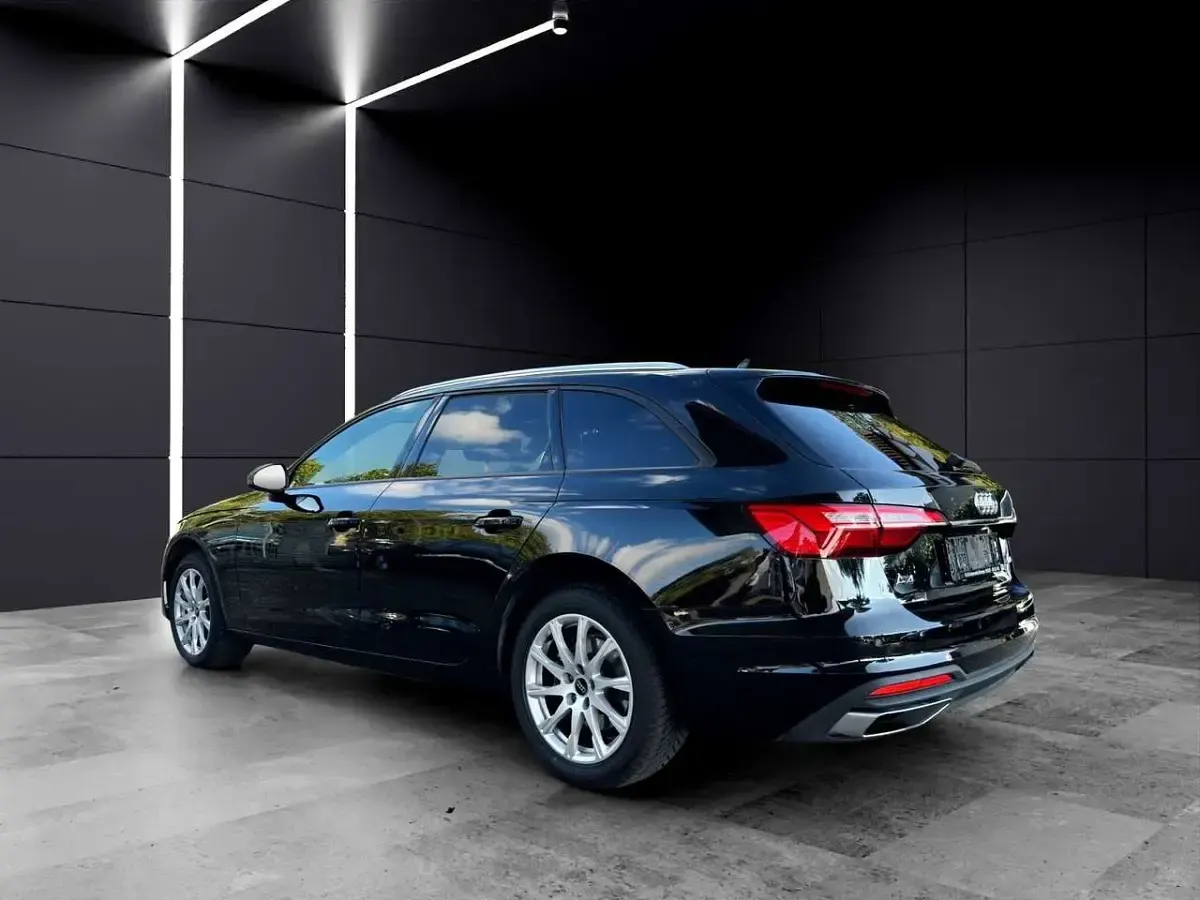 Gebraucht Audi A4 Advanced 163 PS (119 kW) 2023 Mythosschwarz metall (metallic) Kombi
