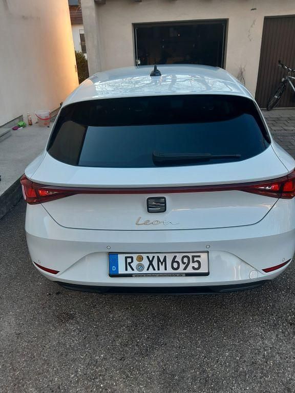 Gebraucht Seat Leon Style 131 PS (96 kW) 2021 Weiß Limousine