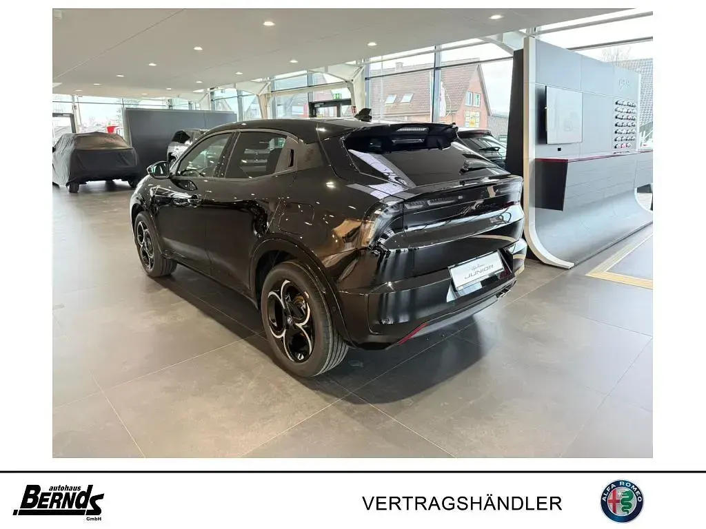 Neu Alfa Romeo Junior Ti 136 PS (100 kW) 2026 Schwarz SUV