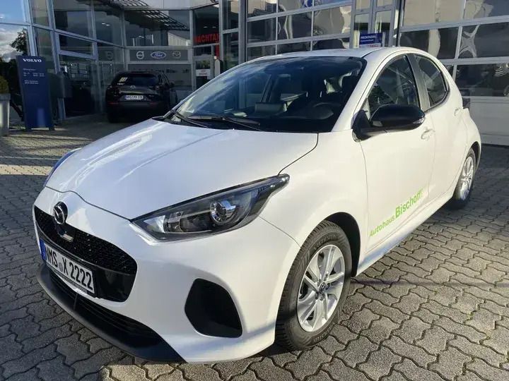Lunar white Neu 2024 Mazda 2 Center-Line Kleinwagen | 22.390 € (Guter Preis) - Bild 1/4