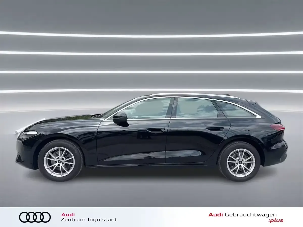 Gebraucht Audi A5 Design 150 PS (110 kW) 2025 Mythosschwarz metallic Kombi
