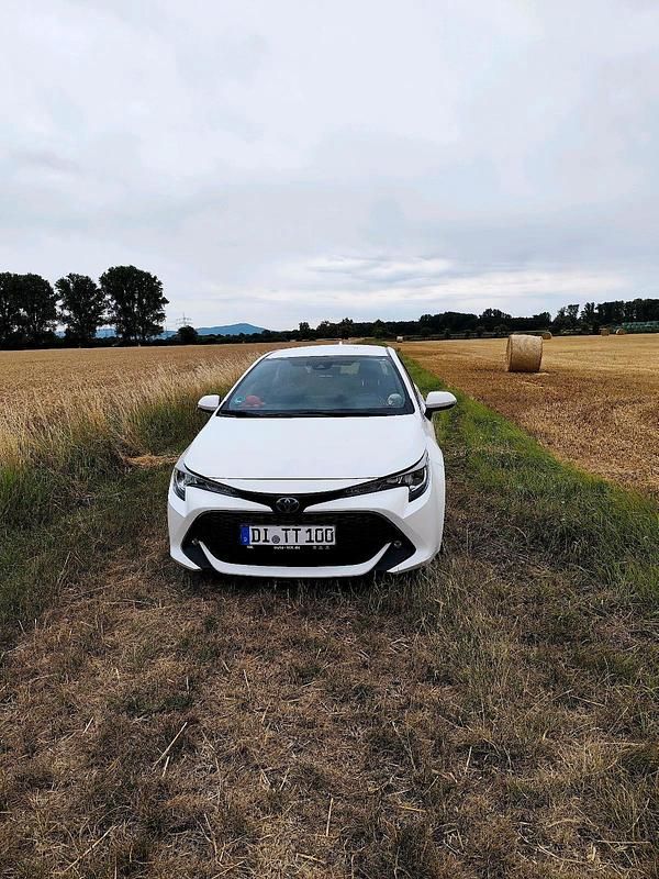 Weiß Gebraucht 2020 Toyota Corolla Business Edition Limousine | 16.999 € (Etwas zu teuer) - Bild 1/4