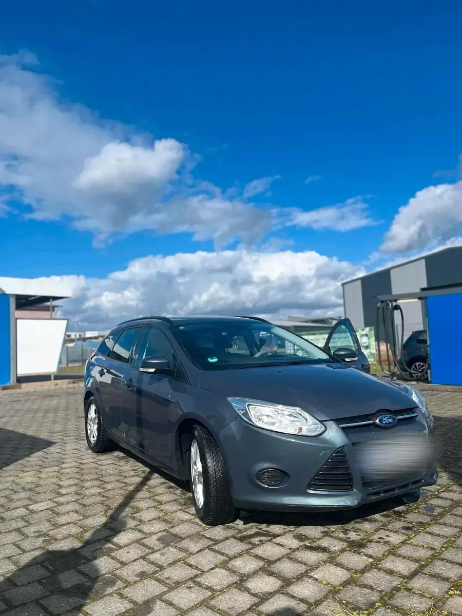 Gebraucht Ford Focus 116 PS (85 kW) 2011 Braun Limousine