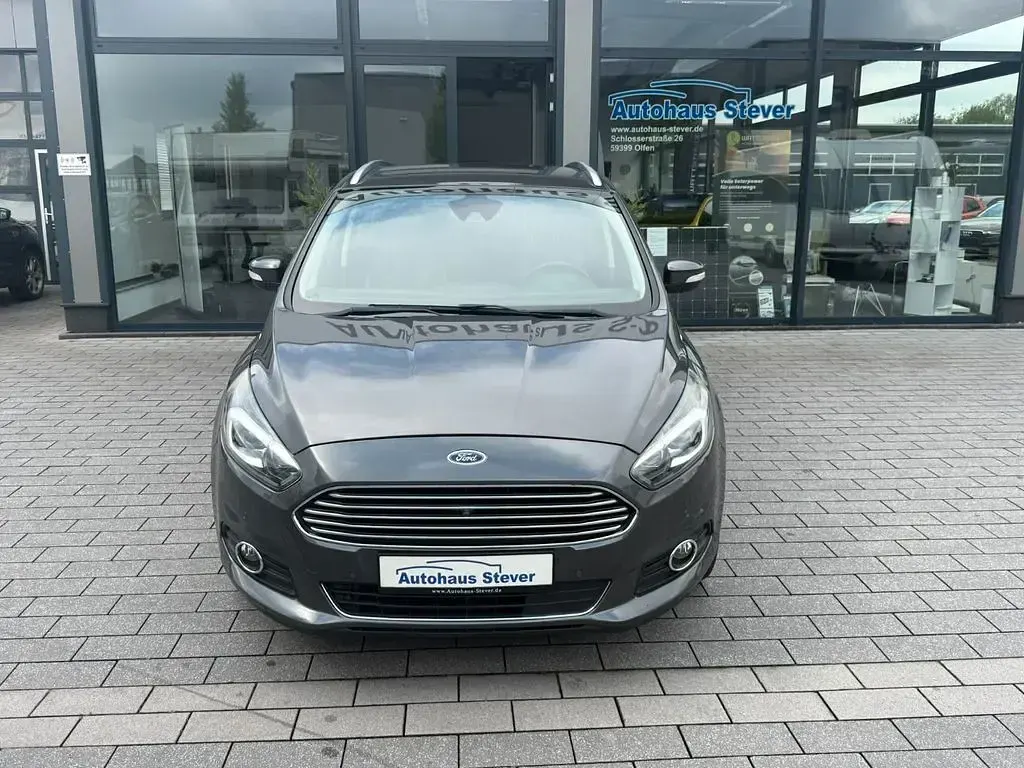 Gebraucht Ford S-MAX Titanium 241 PS (177 kW) 2018 Grau Van / Kleinbus