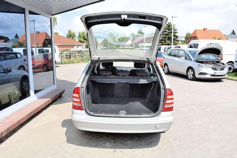 Gebraucht Mercedes C220 Classic 150 PS (110 kW) 2006 Iridiumsilber metallic Kombi
