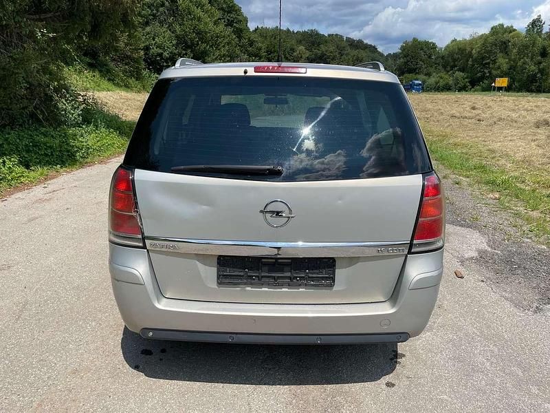Gebraucht Opel Zafira 120 PS (88 kW) 2006 Gold Van / Kleinbus
