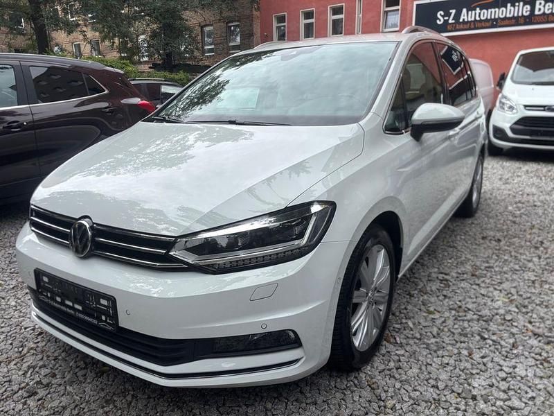 Weiß Gebraucht 2017 VW Touran Highline Van / Kleinbus | 15.999 € (Fairer Preis) - Bild 1/4