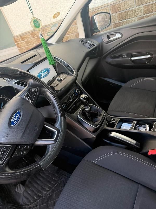 Second-hand Ford C-MAX 105 CP (77 kW) 2015 Roșu Monovolum