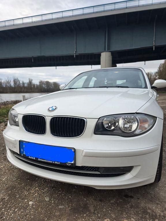 Gebraucht BMW 116 122 PS (89 kW) 2009 Weiß Kleinwagen