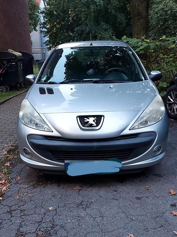 Silber Gebraucht 2010 Peugeot 206+ Kleinwagen | 1.100 € - Bild 1/4