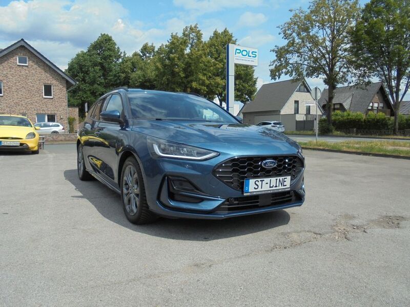 Chroma blau met. Gebraucht 2023 Ford Focus ST-Line X Kombi | 22.490 € (Fairer Preis) - Bild 1/4