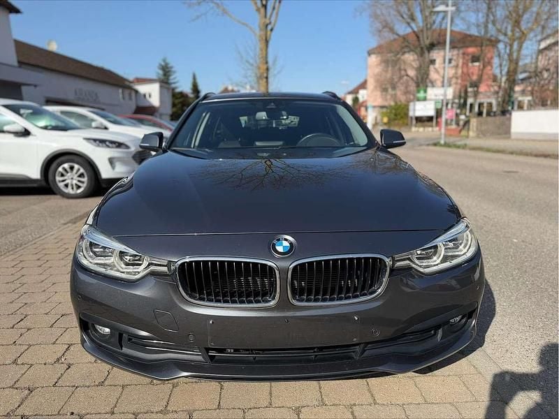 Gebraucht BMW 320 Advantage 190 PS (139 kW) 2019 Grau Kombi