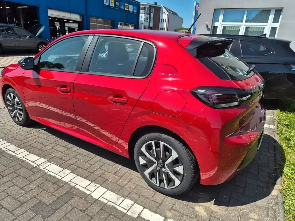 Gebraucht Peugeot 208 Active 75 PS (55 kW) 2024 Rot Kleinwagen