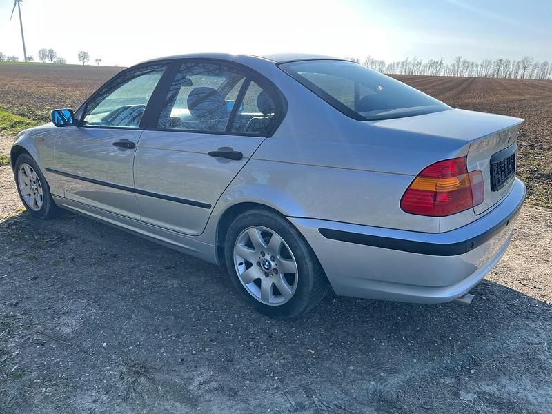 Second-hand BMW 318 143 CP (105 kW) 2003 Argintiu Berlinǎ