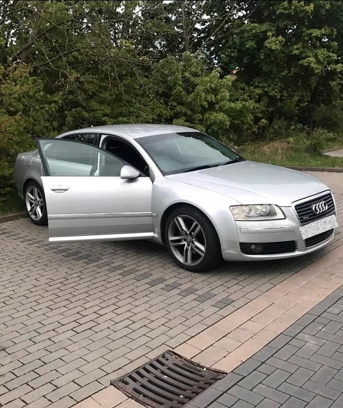 Second-hand Audi A8 Basis 232 CP (170 kW) 2008 Argintiu Berlinǎ
