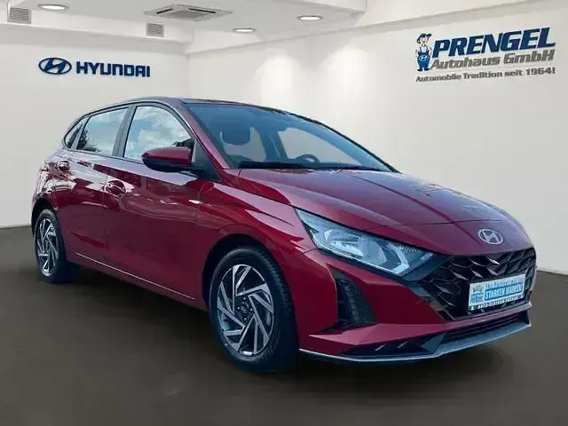 Gebraucht Hyundai i20 Trend 101 PS (74 kW) 2025 Rot Kleinwagen