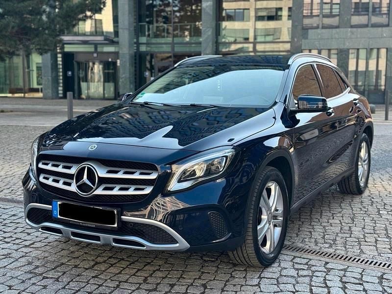 Gebraucht Mercedes GLA220 177 PS (130 kW) 2017 Blau SUV