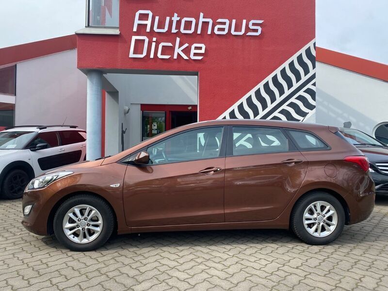 Gebraucht Hyundai i30 135 PS (99 kW) 2013 Hazel brown / met Kombi