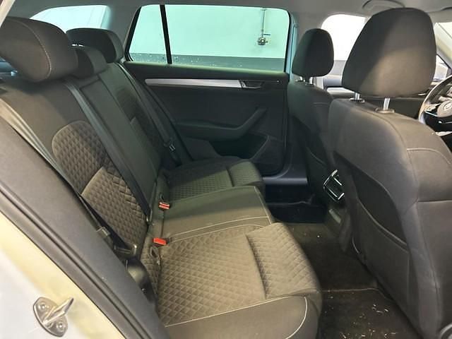 Gebraucht Skoda Superb Ambition 150 PS (110 kW) 2024 Moonweiss metallic Kombi