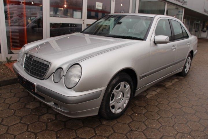 Occasion Mercedes E200 Classic 163 ch (119 kW) 2000 Argent Berline
