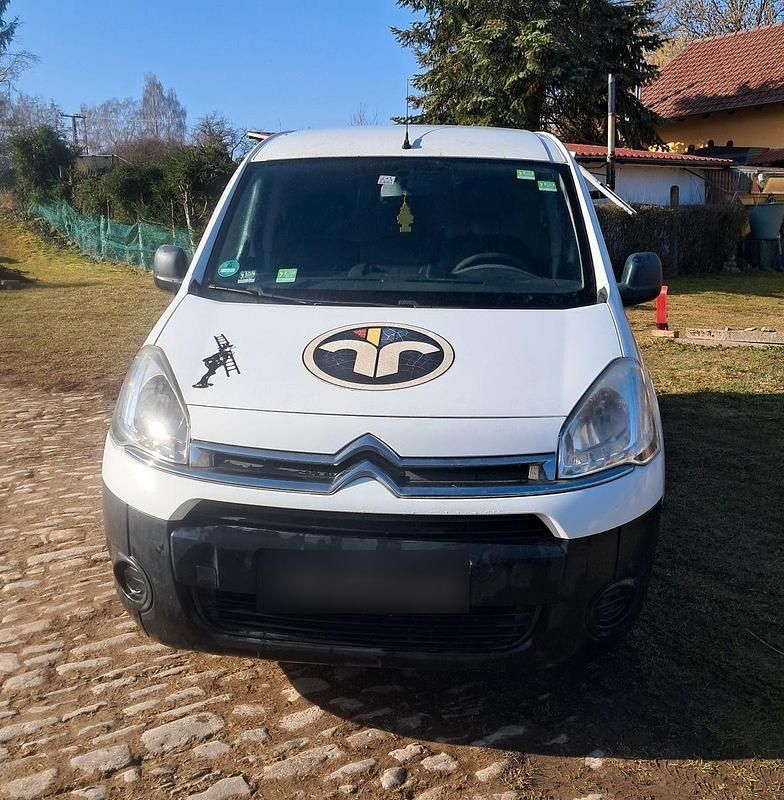 Second-hand Citroën Berlingo 114 CP (83 kW) 2012 Alb Monovolum