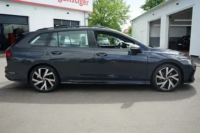 Gebraucht VW Golf VIII R-line 131 PS (96 kW) 2022 Grau Kombi