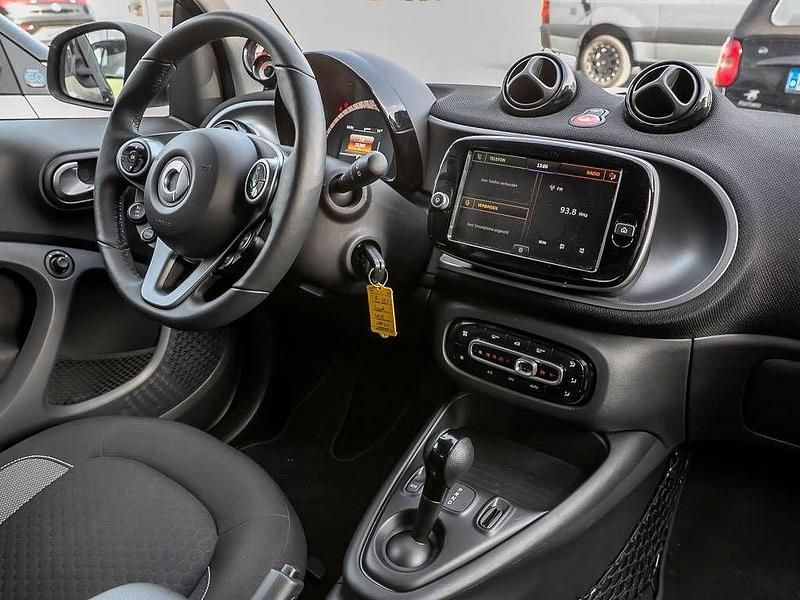 Gebraucht Smart ForTwo Coupé Exclusive 60 kW (82 PS) 2023 Weiß Kleinwagen