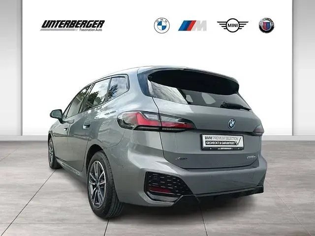 Gebraucht BMW 225 Active Tourer M Sport 245 PS (180 kW) 2023 Grau Van / Kleinbus
